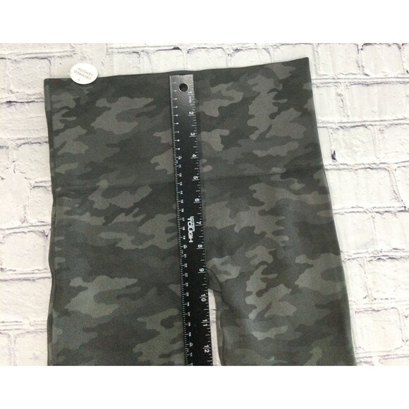 Spanx Leggings Pants Women’s Size M Color Camo Gray Seamless Cropped - Picture 7 of 8